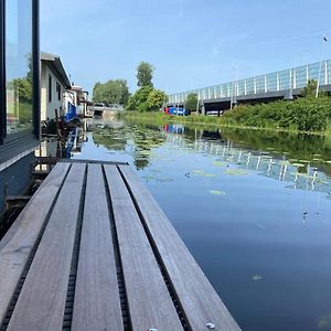 Unieke Woonark Met Privetuin En Free Parking.